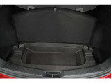ラゲッジ床下にも収納スペースを確保♪洗車用品や小物をすっきり収納できます!