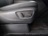 パワーシート搭載。微妙な調整が手軽にでき、ピッタリのポジションで運転することが可能です。
