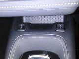 運転席と助手席にシートヒーターを装備しております。
