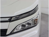 【LEDヘッドライト】装着車です! 夜間の暗い道でも、白く明るく前方を照らしてくれるので、安心して運転が出来そうですね♪