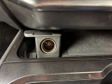 12V 120W電源付。携帯の充電や簡易空気清浄機など手軽に電源を得られます。