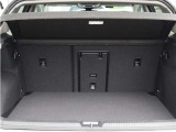 荷室内も使用感が少なく、清潔感のある良好な状態を保っています。