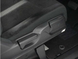 ◆シートハイトアジャスター◆運転席を上下に高さ調節ができます!運転ポジションを体格に合わせてシート調整できます。