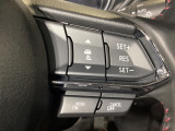 MRCC(マツダレーダークルーズコントロール)は先行車との車間を維持しながら追従走行を行い、長距離でのドライバー負担を軽減させてくれます。