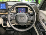 インテリアに合わせたデザインのステアリングは、運転される方のことも考え、運転しやすい形状、大きさです。是非一度、実際に触ってお確かめください。