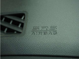 ◆助手席エアバッグ◆SRSエアバッグは、シートベルトだけでは防ぎきれない衝突時の衝撃から乗員を守るための安全装置。衝突時に瞬時に膨らみ、頭部や胸部がダッシュボードに直接衝突するのを防ぎます。