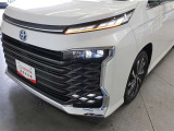 LEDヘッドライトです。デザイン性がよくとても明るいので、夜間の走行や悪天候でも安心です。しかも長寿命!