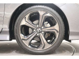 純正のアルミホイールが足元を飾ります!サイズは225/45R18です。
