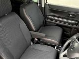 すべてが手が届くところに操作性のいい運転席です。