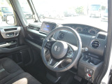 機能的な運転席は運転の妨げにならずストレスを感じさせません。