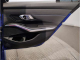 当社BMW認定中古車は全車保証付きでございます。また保証料金や整備費用はお見積書内の諸費用・税金に追加計上する事はございません。認定中古車保証付きのお支払総額でお見積りご依頼の上、他店とお比べください