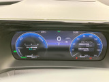 直感的に理解できる表示で、車両の状態を把握できます。速度、燃費、走行距離など、必要な情報を一目で確認できます。
