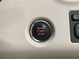 プッシュスタート式です。キーをカバンから出さずにエンジン始動が可能です。