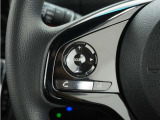 ◆オーディオリモコンスイッチ◆ハンドルにスイッチが装備されてます。視点をそらすことなく、ボリューム調整・オーディオソース切替・選曲が出来ます。安全運転しながら操作が可能になりました。