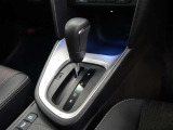 CVT(無段変速)のオートマチックです。フロアシフトがとても使い易いです。また高燃費に貢献するのもこのオートマチックです(*^_^*)