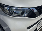 社外LEDヘッドライトは省電力ですが、純白光で驚くほど明るく夜道を照らしてくれます。