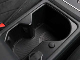 日常的に使うドリンクホルダーも、きれいな状態を保っています。気持ちよくお使いいただけるコンディションです。
