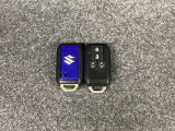 キーを取り出さずにドアを施錠&解錠。クルマの始動も可能です。