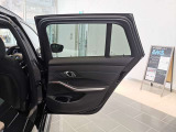BMWプレミアムセレクション前橋では、高年式低走行モデルからMモデル、年式が経ちなかなかディーラーでは見かけないモデルまで幅広いラインナップで認定中古車を取り扱っております。品質に自信があります。