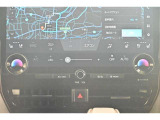 シートヒーターON/OFFやエアコンなどの調節は画面タッチで操作できます!