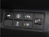 ◆パーキングセンサーシステム◆車庫入れの時などに近くに障害物がある場合、障害物までの距離を音で知らせてくれます。