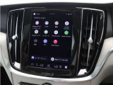 Google搭載のボルボなら、車内にいながら多彩なデジタルライフをお楽しみいただけます。Google Playから必要なアプリをダウンロードして、有意義な移動時間を楽しみましょう。