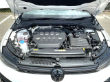 「R」に搭載される245Kw、トルク420Nm(共にカタログ値)の直噴ターボ2.0TSIエンジンは、トルクベクタリング付き4モーションシステムとの組み合わせによるパワフルかつスムースな加速、コーナーリングが魅力です。