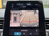 360度ビジョンは上方から自社を見降ろしたような画像を表示、駐車時の安全性がより高まります。