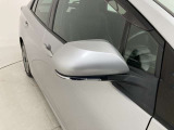 ウインカーミラーも現在は主流の装備になってきました。外見がカッコよくなるだけではなく、視認性も向上し、安全面にも貢献します。