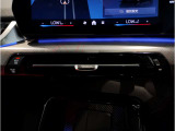 【ⅰドライブナビゲーション】文字情報も鮮明に表示する高解像度カラーディスプレイを採用。視認性に優れた地図デザインと特徴的な建造物を目印にした描写表示で現在位置を把握できます。地図データの更新も可能です