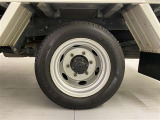 タイヤサイズは 145/80 R13 です。