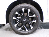【純正アルミ】純正アルミ装備車です。走りもキビキビ見た目も格好良いです。見た目を重視する方には欲しい装備です!