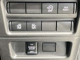 運転席から両側電動スライドドアの開閉ができます