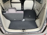 後部座席のシートアレンジでお荷物を載せる時に活躍します!左右片方ずつ倒すことも可能で色んなシーンで大活躍♪折り畳み自転車を載せている方もいらっしゃいます☆