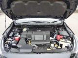 水平対向4気筒2.0L DOHCハイブリッドエンジン。