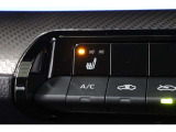 運転席と助手席には寒い日の肩や腰、冷えやすい下肢を温めてくれるシートヒーターが付いております!