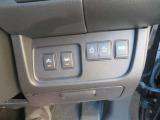 パワースライドは両側とも運転席から開閉できます。いたずら防止のためオフにすることもできます。衝突軽減ブレーキのスイッチ、車線逸脱防止のスイッチの作動も良好です。