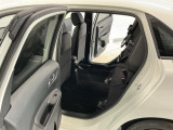 リアシート座面を持ち上げると、背の高い荷物を積むのに便利なトールモードに変身します!多彩なシートアレンジで使い勝手良好!