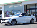 BMW在庫保有台数常時100台以上!ご来店の際はBMW本店(厚木市下荻野140-1)にご来店ください!弊社自慢の全天候型ショールーム!BMW在庫保有台数常時100台以上ございます!