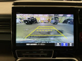 バックギアに入れますとご覧のような画像に自動的に切り替わります。車庫入れ時に役立ちます。