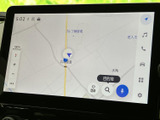 目的地設定がスムーズに行える、高画質で見やすいナビゲーションシステムを搭載しています。スムーズなルート検索で快適なドライブをサポートします。