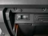 ETCユニットやCD+DVD+SDスロットがグローブBOX内に収まっています。