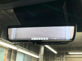 デジタルインナーミラー付き。後方視野角が広く、後席に同乗者がいても後方を確認しやすく安心です。