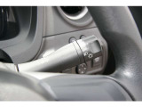トンネルなどでのつけ忘れを防止し、安全性を高めるオートライト。