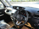 スッキリした運転席周り操作もしやすく各装置のコントロールができます。