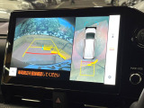 【パノラミックビューモニター】専用のカメラにより、上から見下ろしたような視点で360度クルマの周囲を確認することができます☆死角部分も確認しやすく、狭い場所での切り返しや駐車もスムーズに行えます。