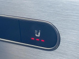 ●フロントシートヒーティング:運転席・助手席共に三段階で調節が可能なシートヒーターを装備しております。季節を問わず快適にご使用いただけます。