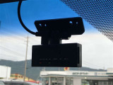 後席モニターもついております。