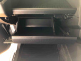 よく使うものが手を伸ばせばすぐ届く、機能面で充実した収納。