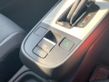 電動パーキングブレーキ・オートブレーキホールドです。ボタンを引っ張るだけでサイドブレーキがかかります。オートブレーキホールドは信号待ちや渋滞でもブレーキを踏み続ける必要なし!楽に運転できます!
